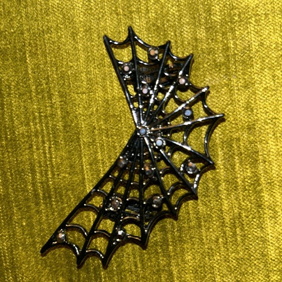 Spiderweb Ear Cuff (New) - Picture 2 of 10